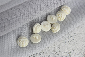 (п230123) World of buttons, Пуговицы, пластик, роза, 11мм, белый